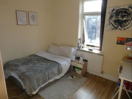 4 bedroom semi-detached house to rent - Photo 5