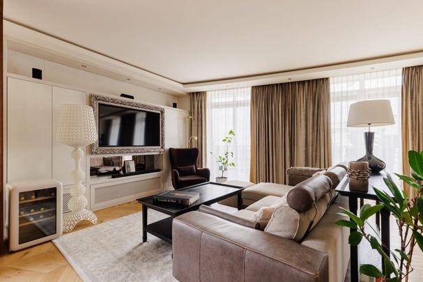 Apartament przy Placu Trzech Krzyży, garaż 88 m² - Фото 1