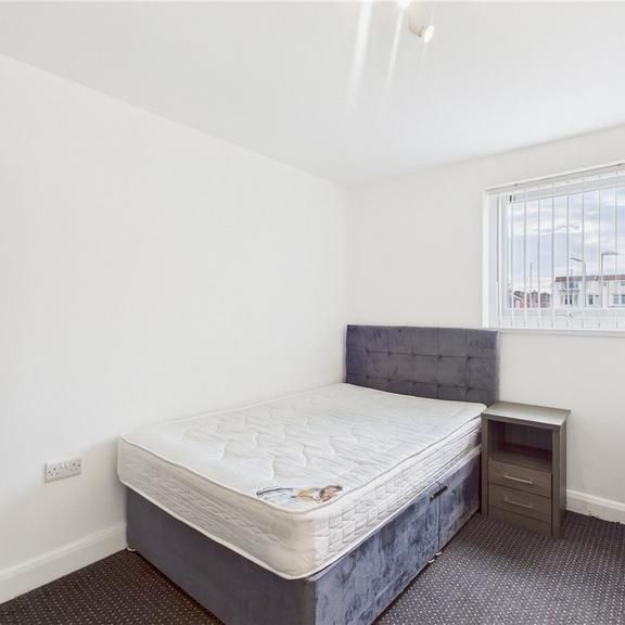 4 bedroom property to rent - Photo 1