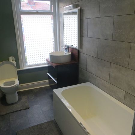 Double Room - 10 mins bus or cycle to town - Photo 5