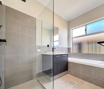 Space, Style and Easy Living in Hilbert - Photo 2