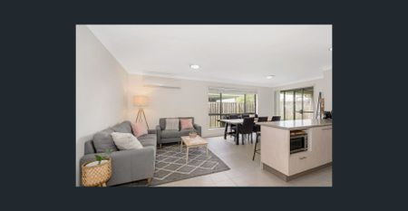 SPACIOUS FAMILY HOME - Photo 5