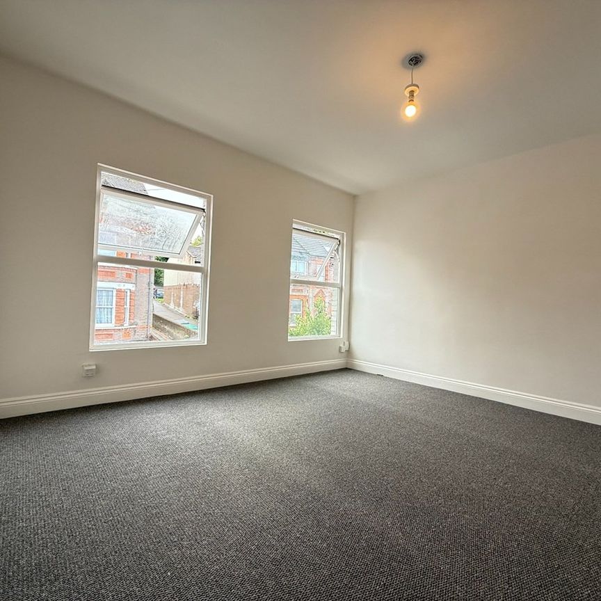 2 Bed Flat, Stockwood Crescent, LU1 - Photo 1
