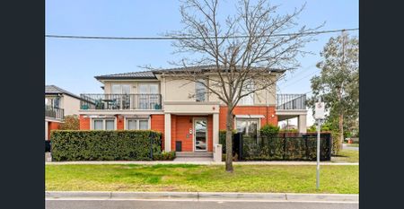 Luxury Ground-Floor Apartment with Private Garden in Prime Surrey Hills Location - Photo 2