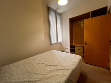 2 Bed Flat, Eastgate, LS2 - Photo 3