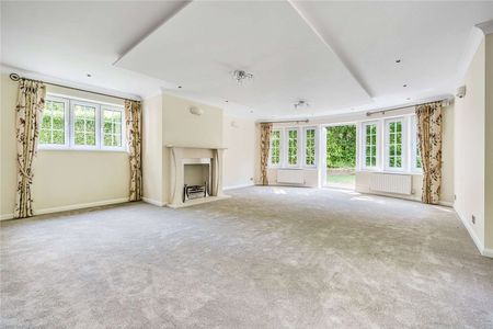 A substantial family home in a popular Sevenoaks location - Photo 4