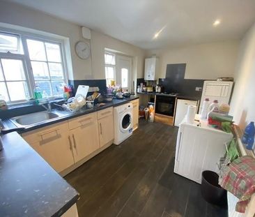 4 bedroom flat to rent - Photo 4