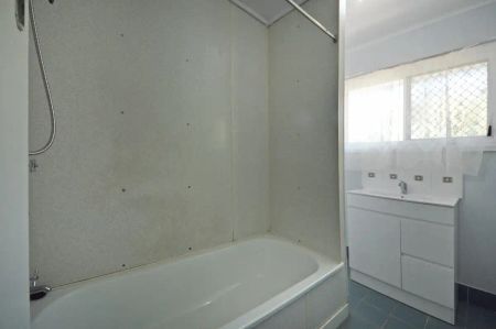 “Charming Inala Home at Unbeatable Price!” - Photo 3