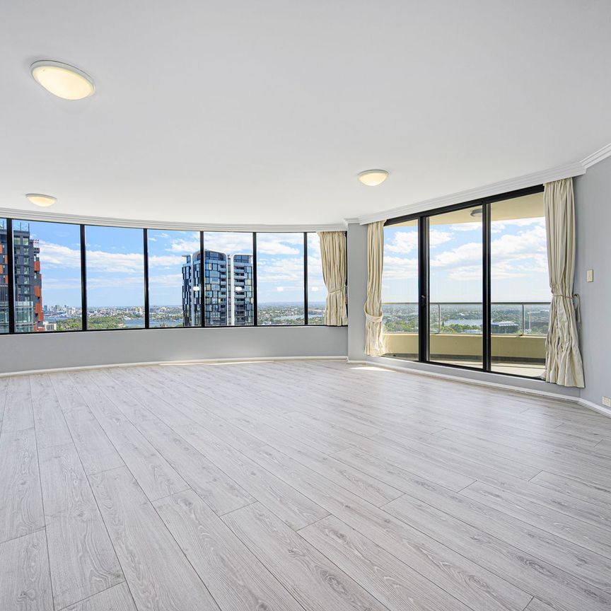 Breathtaking Three-Bedroom Apartment Located in the Central Area of St Leonards with Impeccable View - Photo 1