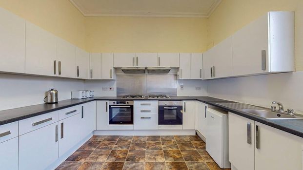 7 bedroom flat to rent - Photo 1