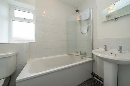 2 bedroom end of terrace house to rent - Photo 5