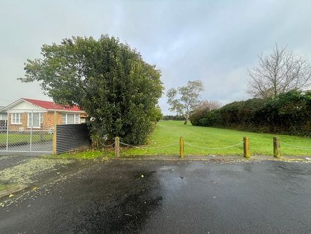 Charming 3BR Family Home in Melville - Photo 2