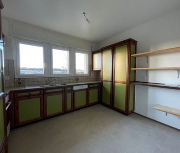 4.5 parfaitement situé, surplombant le quartier, avec balcon et vue - Foto 3