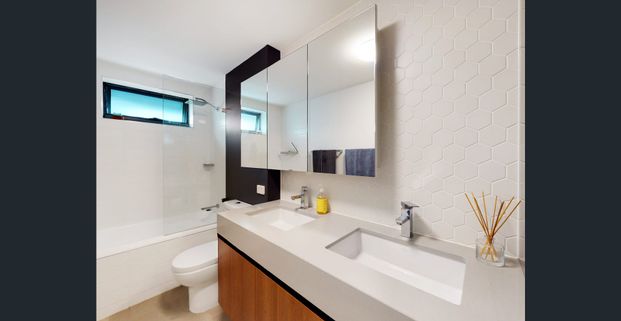 Modern 2 Bedroom Apartment with Beautiful Surrounds - Photo 1