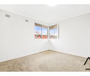 Bright and modern two-bedroom apartment in Concord - Photo 3