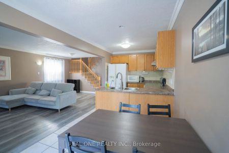 Detached Home For Lease | X8440516 - Photo 5