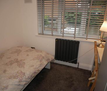 4 bedroom semi-detached house to rent - Photo 5