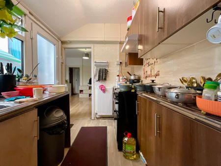 3 bedroom Mid Terraced House to let - Photo 5