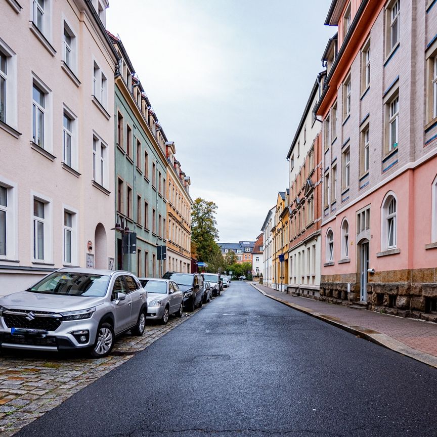 Sonnige Dachwohnung mit großer Terrasse und viel Altbaucharme, zentrumsnah in Radeberg. - Foto 1