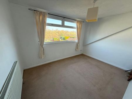 4 bedroom semi-detached bungalow to rent - Photo 4