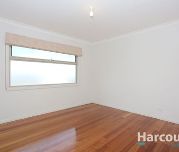 Spacious Stunning Townhouse! - Photo 4