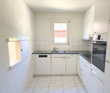 Grosszügige 5-Zimmer-Wohnung mit Cheminée und Balkon in Neerach - Photo 3