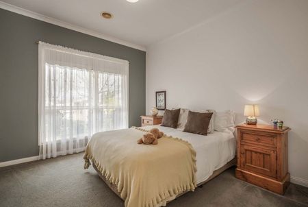 IMMACULATE FAMILY HOME IN GREAT LOCATION - Photo 5