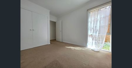 STREET FRONT 3 BEDROOM BEACHSIDE VILLA - Photo 4