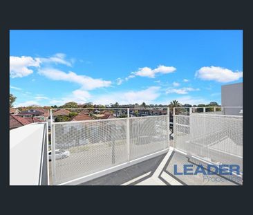 Modern & Spacious Studio ready to move in - Photo 2