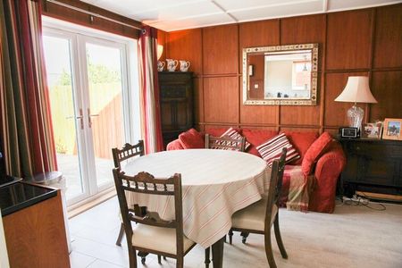 5 bedroom semi-detached house to rent - Photo 3