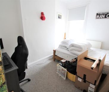 2 bedroom end of terrace house to rent - Photo 5