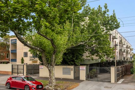 6/193 Brighton Road, Elwood. - Photo 2