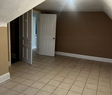 For Lease - 225 Rosemount Avenue Unit# Third Floor, Toronto, Ontario - Photo 6