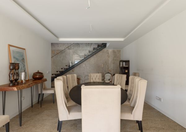 Moradia V5 em Senhora da Hora com jardim e piscina