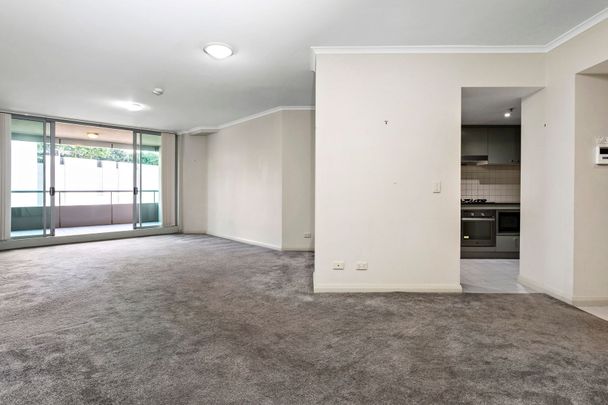 Large 2 Bedroom + Large lounge and dining in Regency Tower - Photo 1