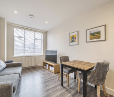 The Feathers Apartments, Feathers Yard, RG21 - Photo 3