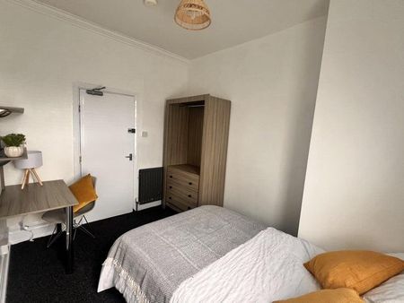 1 bedroom in a house share to rent - Photo 4