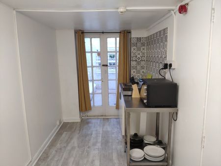 Studio Flat, Brighton, BN1 - Photo 2