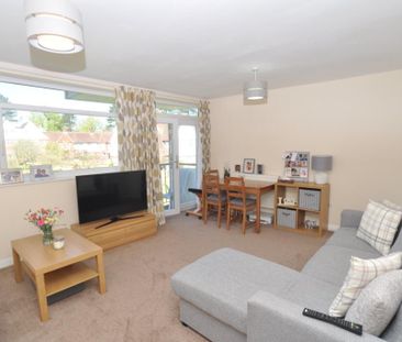 2 bedroom flat to rent - Photo 2