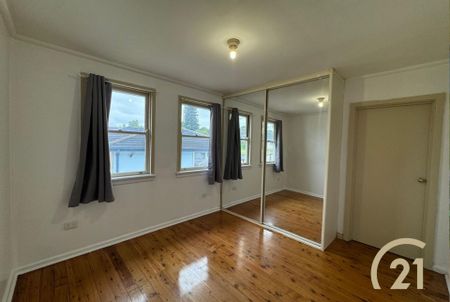 Five Bedroom Home&comma; in a Prime Location&excl; - Photo 2