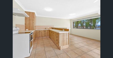 Spacious 3-Bedroom Gem with Stunning Wide-Water Views - Photo 2