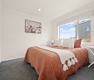 A modern home with a harbour view! - Photo 5