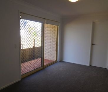 Low set Villa/Townhouse with low maintenance courtyard! Only 4 vill... - Photo 4