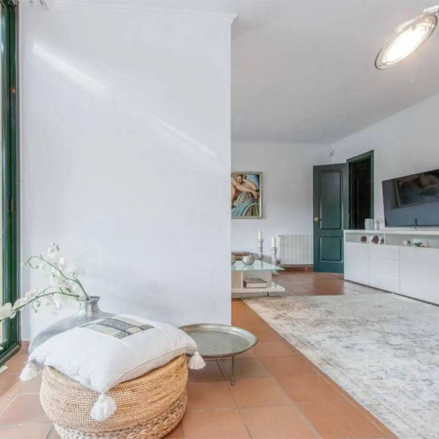 Casa o chalet de alquiler en Plaça de Les Acàcies, 23, Navata - Photo 1