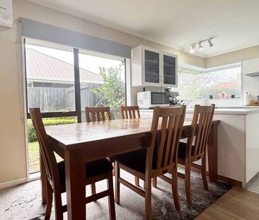 AVONHEAD - 3 BEDROOMS, 2 LIVING, 2 BATHROOMS, HEATPUMP, DOUBLE GARAGE - Photo 1
