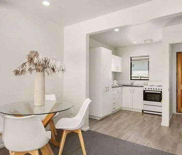 Three Bedroom Townhouse in Prime location! - Photo 3