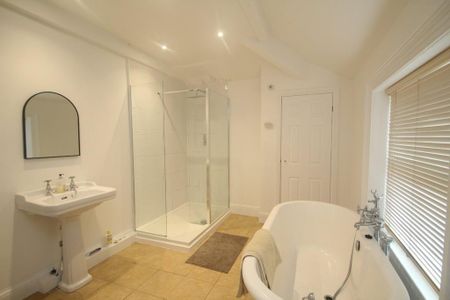 1 bedroom in a house share to rent - Photo 4