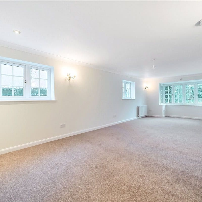 Wychwood is a detached four bedroom family home in South Heath, with a gravel driveway and well proportioned gardens to the front and rear. - Photo 1