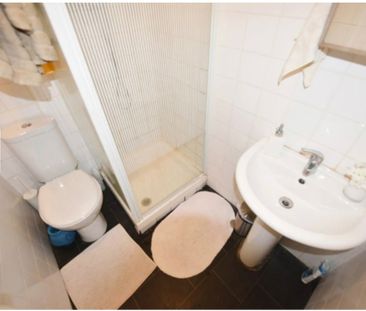 8 Bed - 40 Archery Road, City Centre, Leeds - LS2 9AU - Student - Photo 3