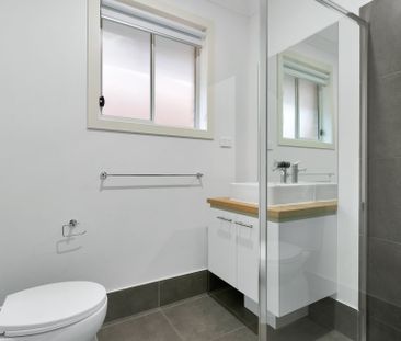 4 Bedroom Property in Evanston Gardens - Photo 6